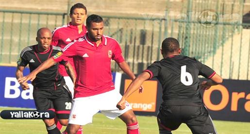 عاشور يقترب من المشاركة مع الأهلي أمام الرجاء 